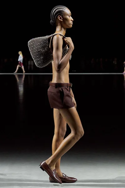 Look 10